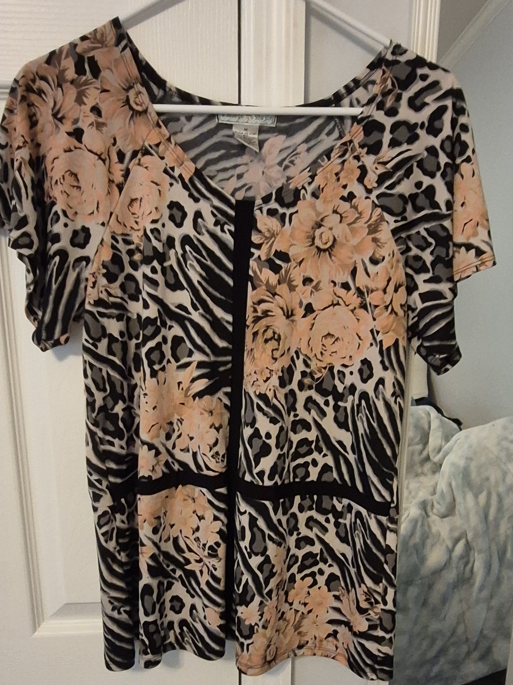 Vintage Suzie Black & Peach Mixed Floral Animal Print Short Sleeve Top